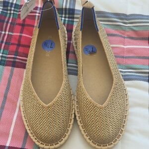 NWT Rothy's Gold And Tan Flats 7.5
